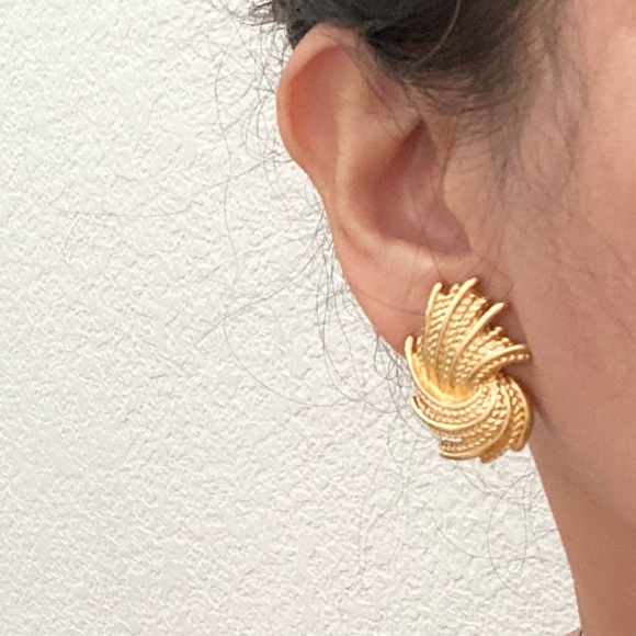 Vintage MONET Signed Gold-tone Wheat Spray Rope Feather Clip On Earrings - Picture 3 of 15